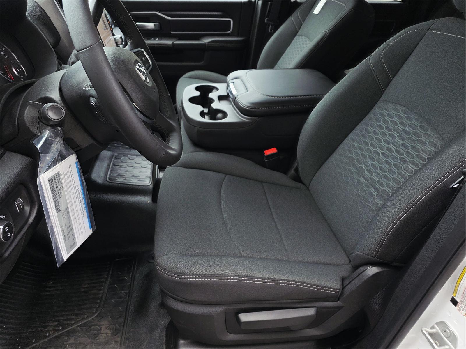 2025 Ram 3500 Chassis Cab photo 17 of 38