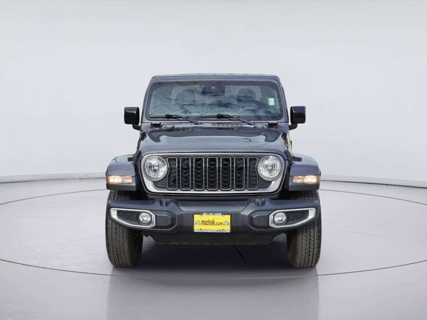 2024 Jeep Gladiator photo 2 of 36