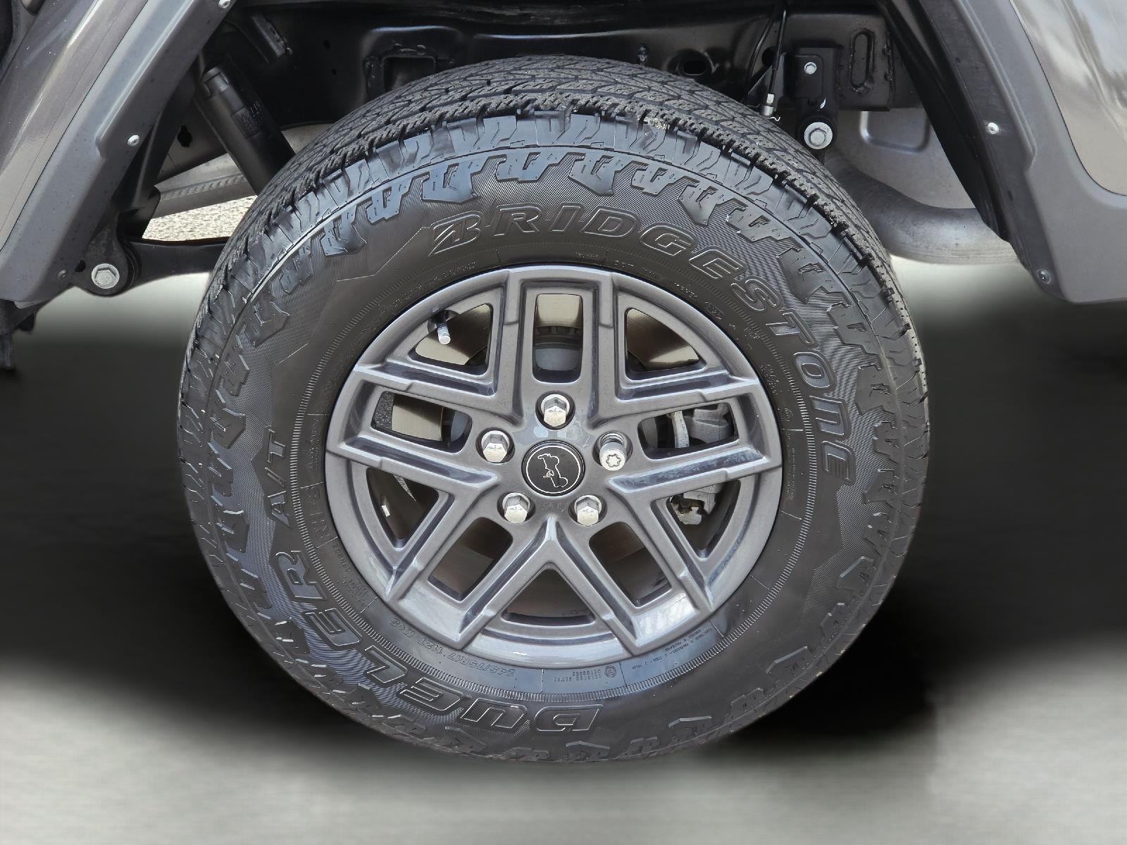 2024 Jeep Gladiator photo 9 of 36