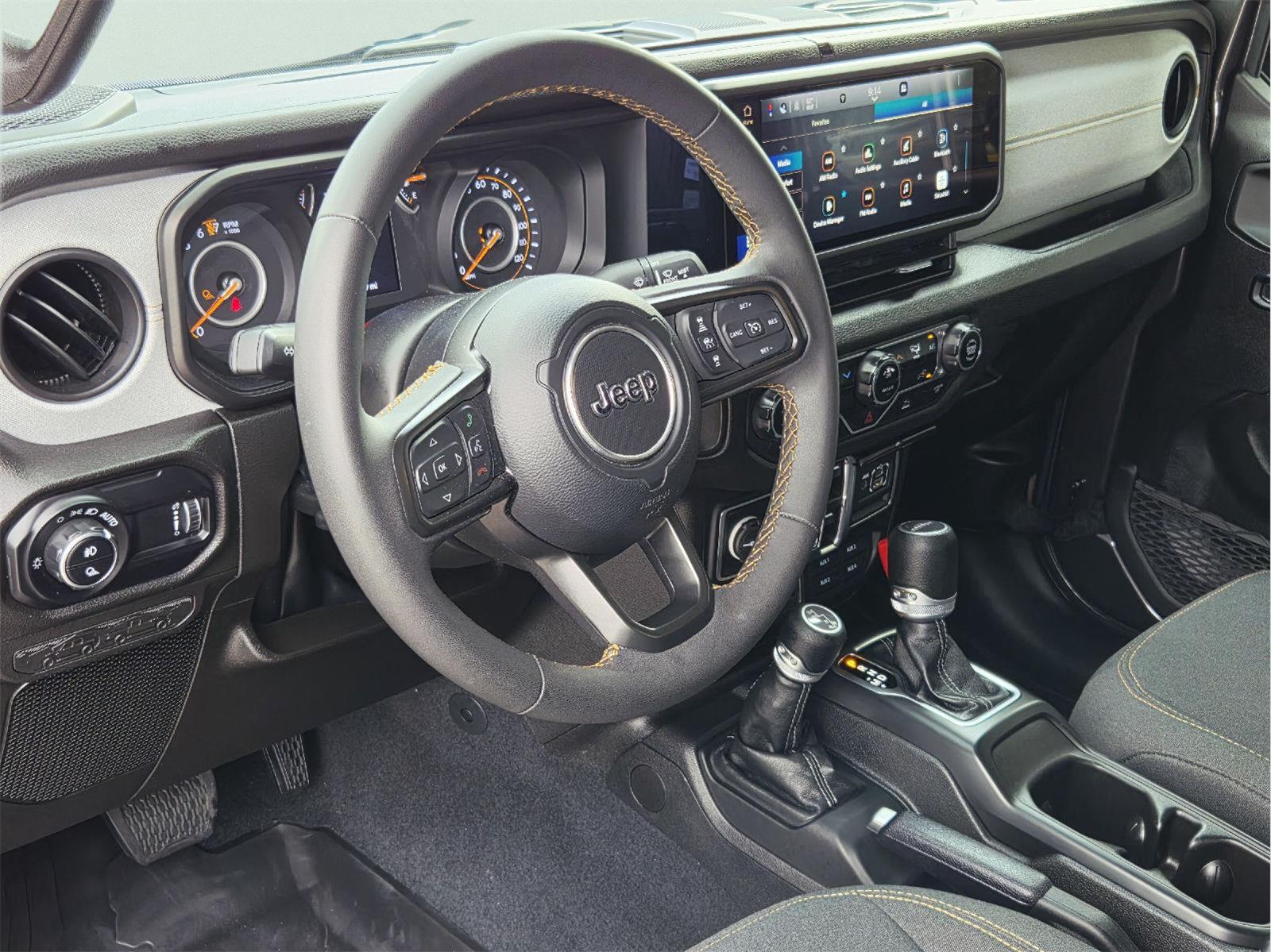 2024 Jeep Gladiator photo 13 of 36
