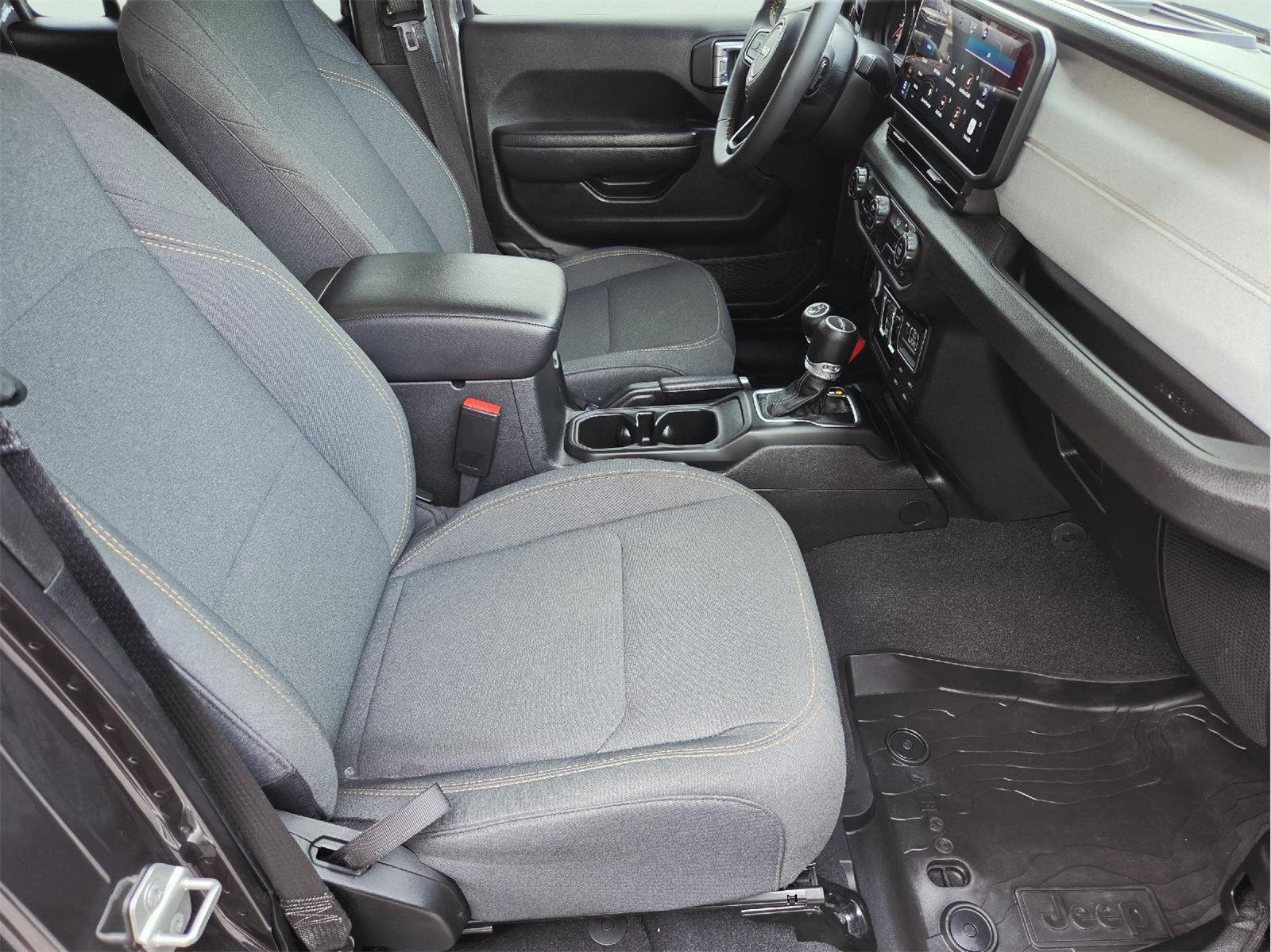 2024 Jeep Gladiator photo 16 of 36