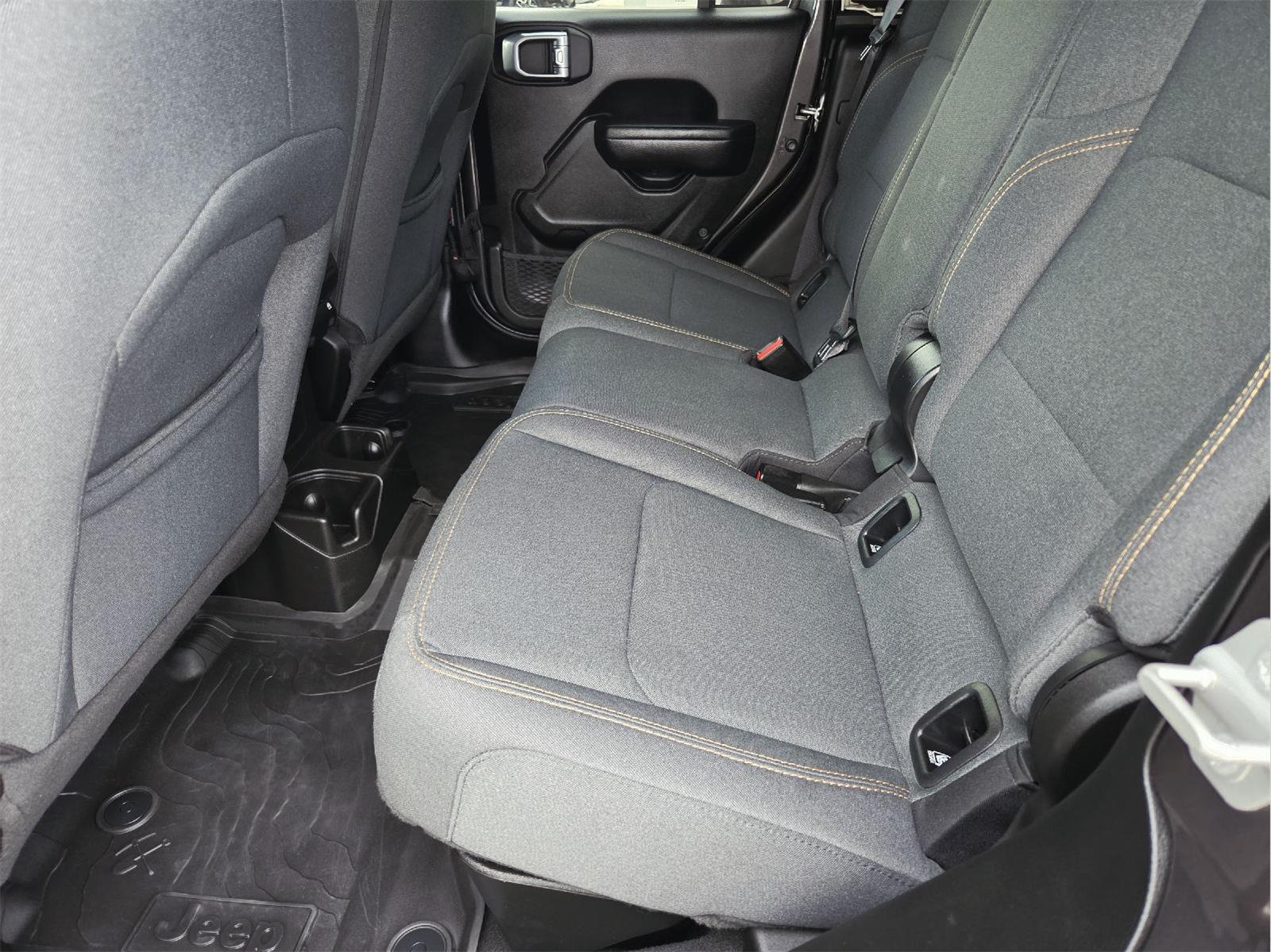 2024 Jeep Gladiator photo 19 of 36