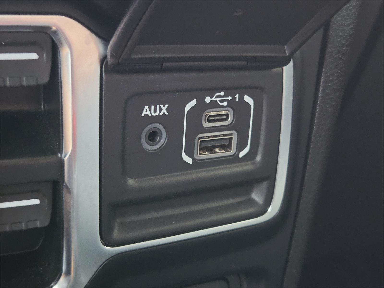 2024 Jeep Gladiator photo 34 of 36