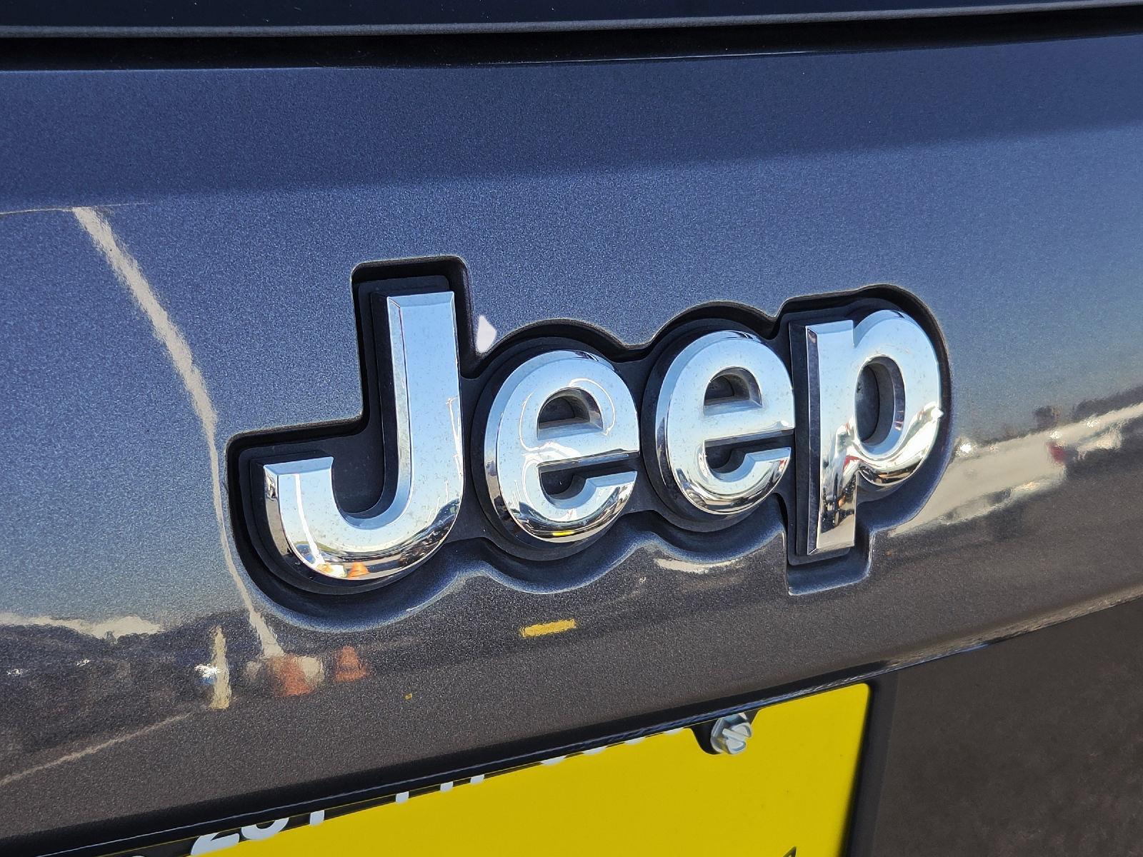 2021 Jeep Grand Cherokee photo 10 of 35