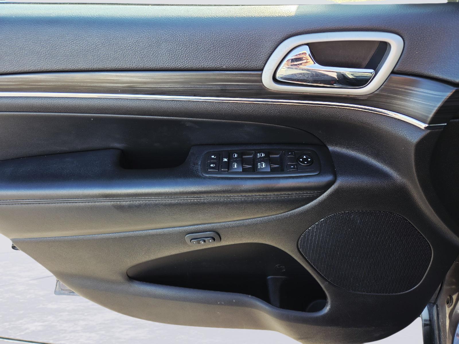 2021 Jeep Grand Cherokee photo 16 of 35