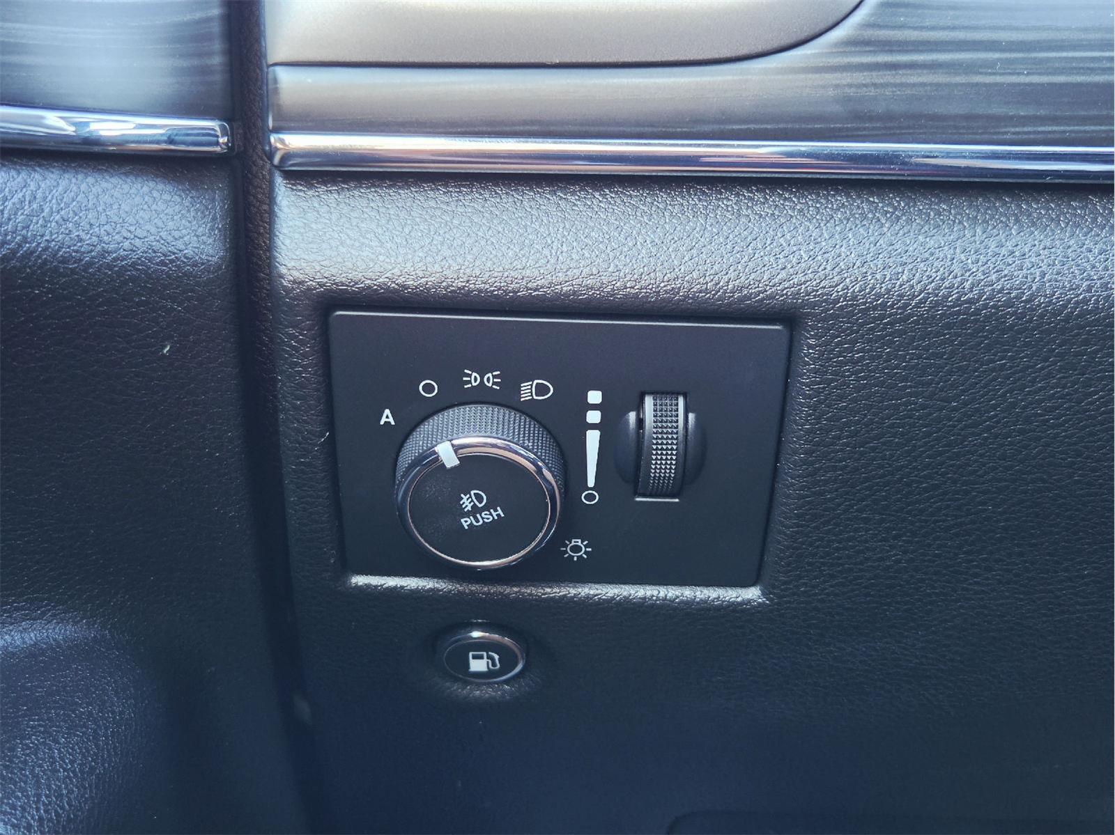 2021 Jeep Grand Cherokee photo 30 of 35