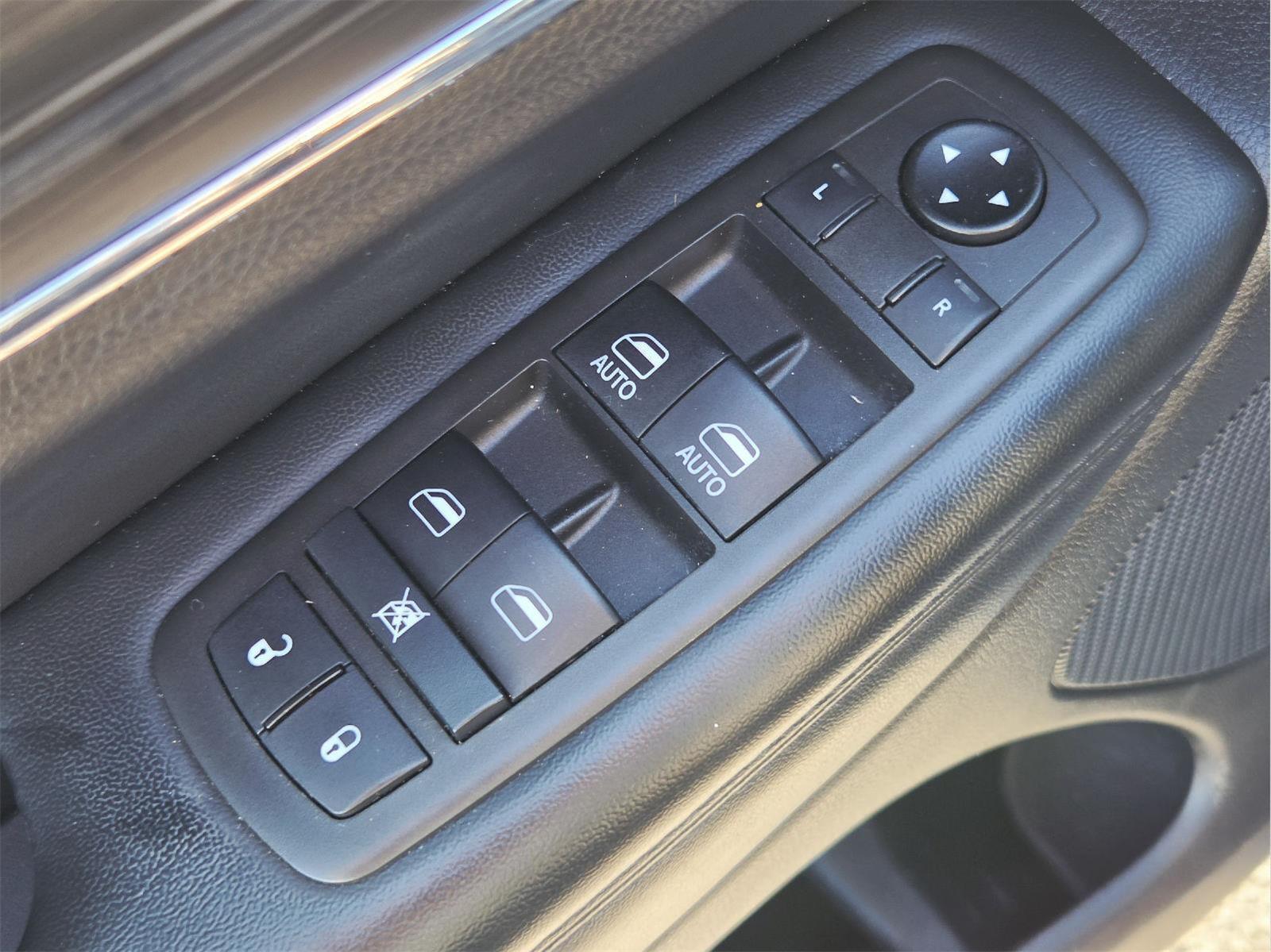 2021 Jeep Grand Cherokee photo 33 of 35