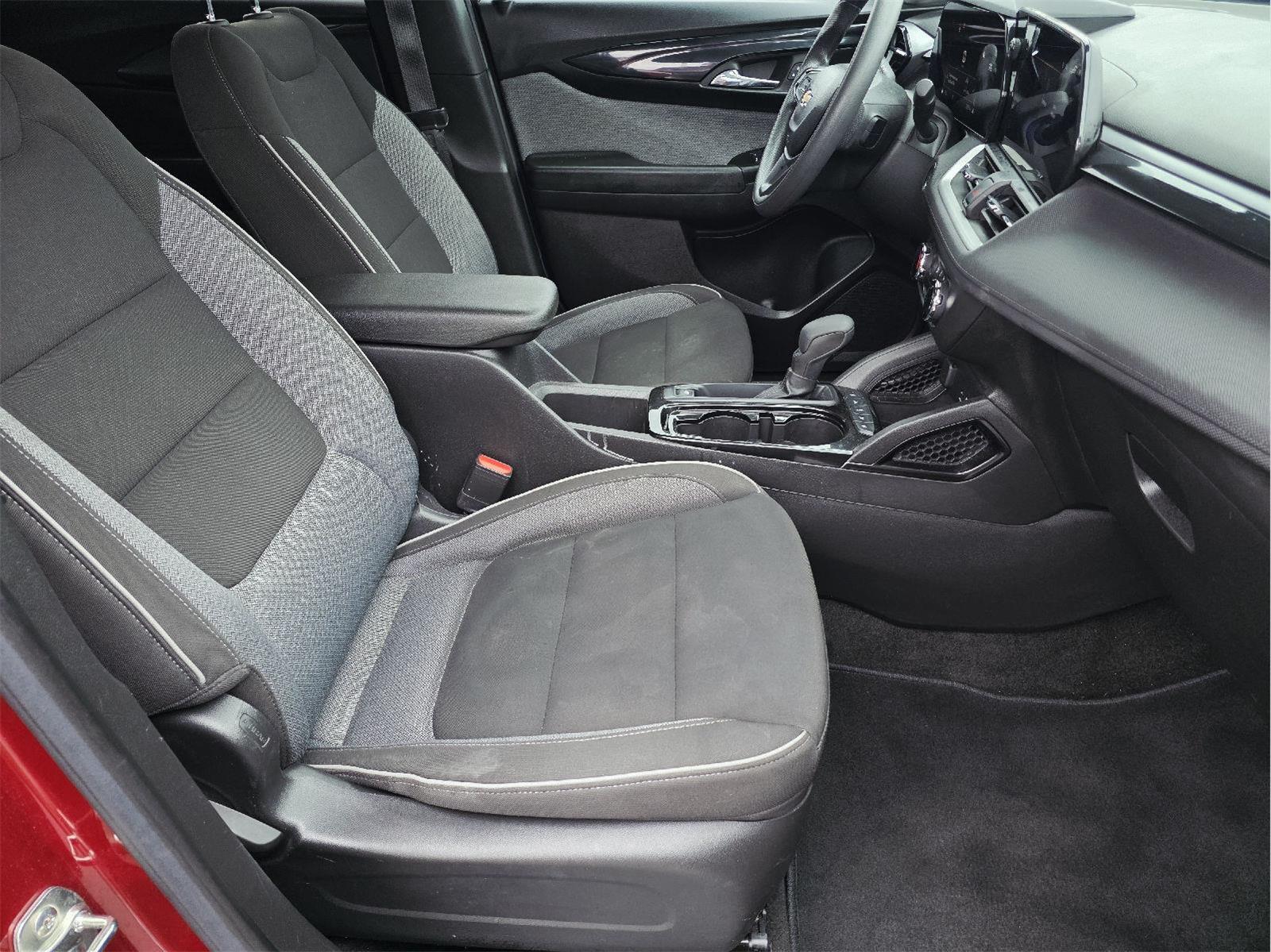 2024 Chevrolet Trailblazer photo 14 of 36