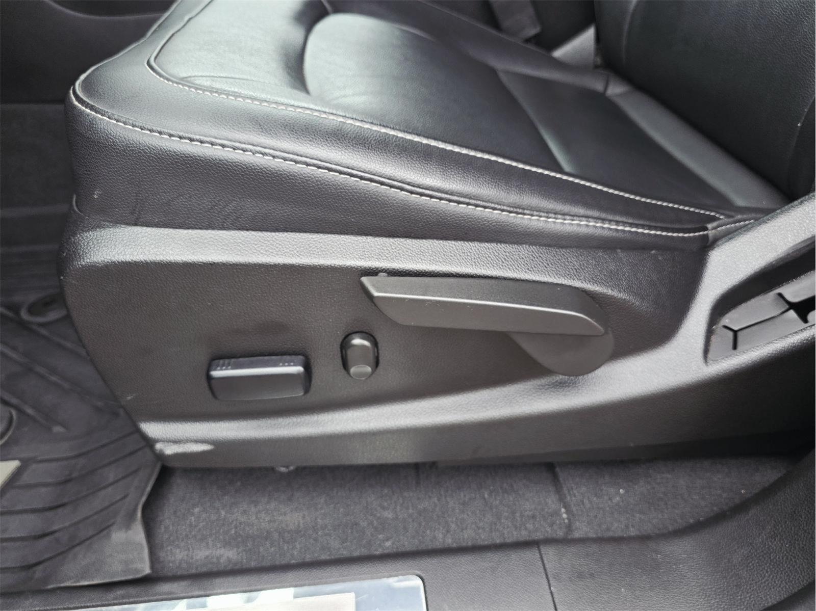 2022 Chevrolet Colorado photo 18 of 35