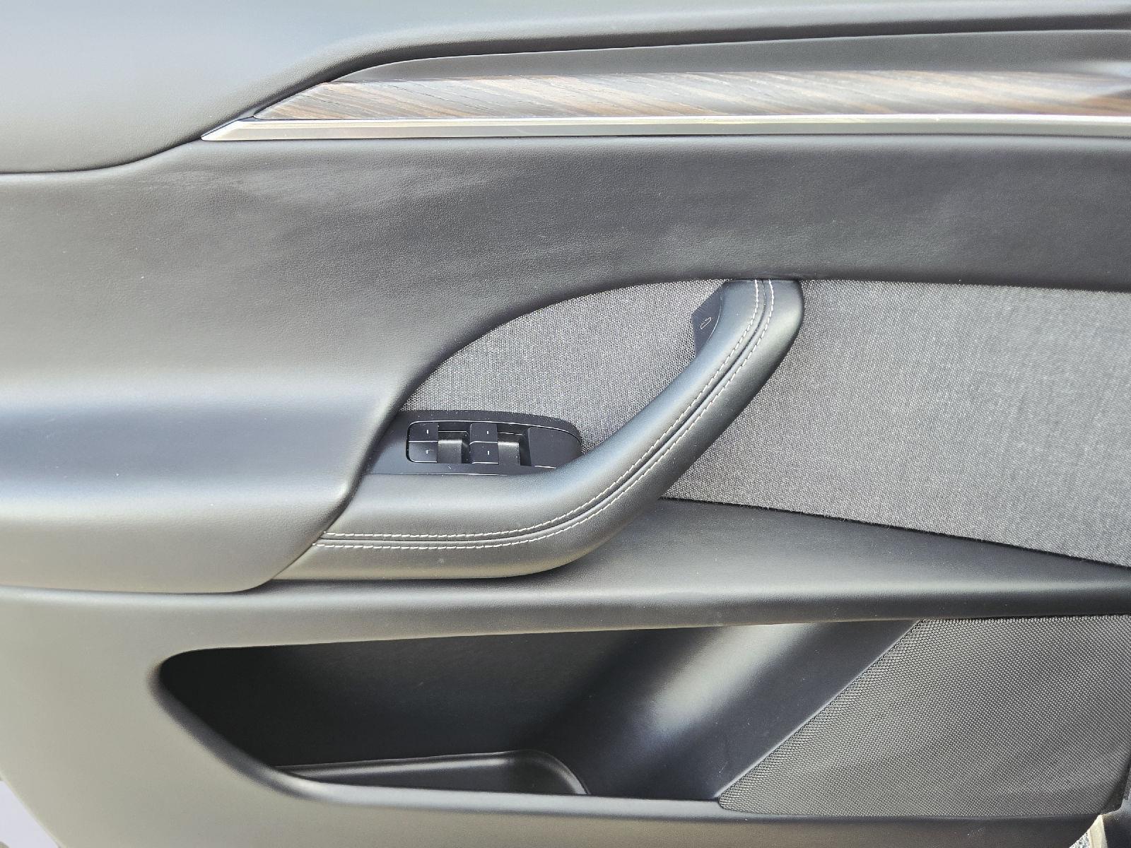 2022 Tesla Model X photo 17 of 35
