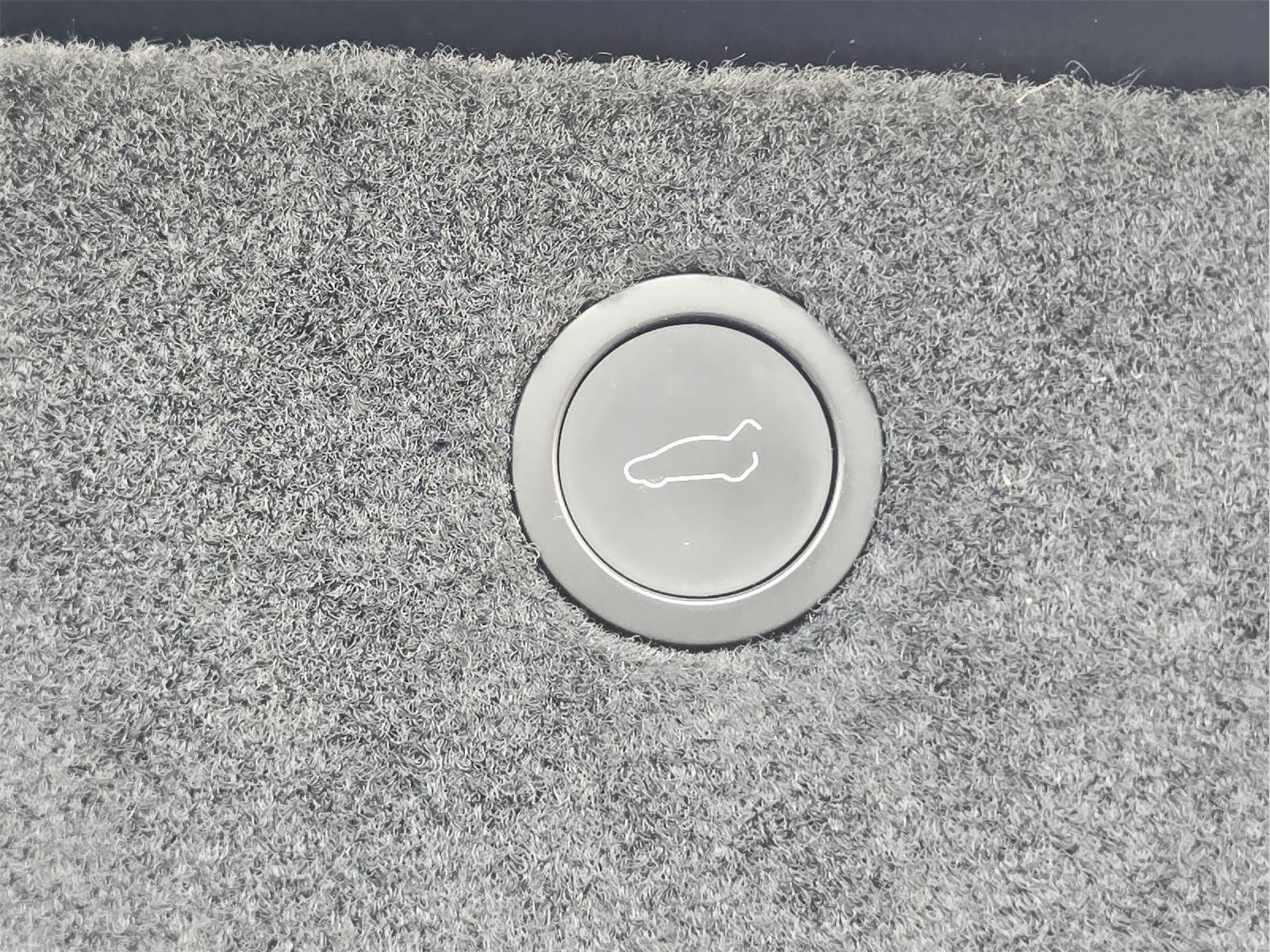 2022 Tesla Model X photo 23 of 35