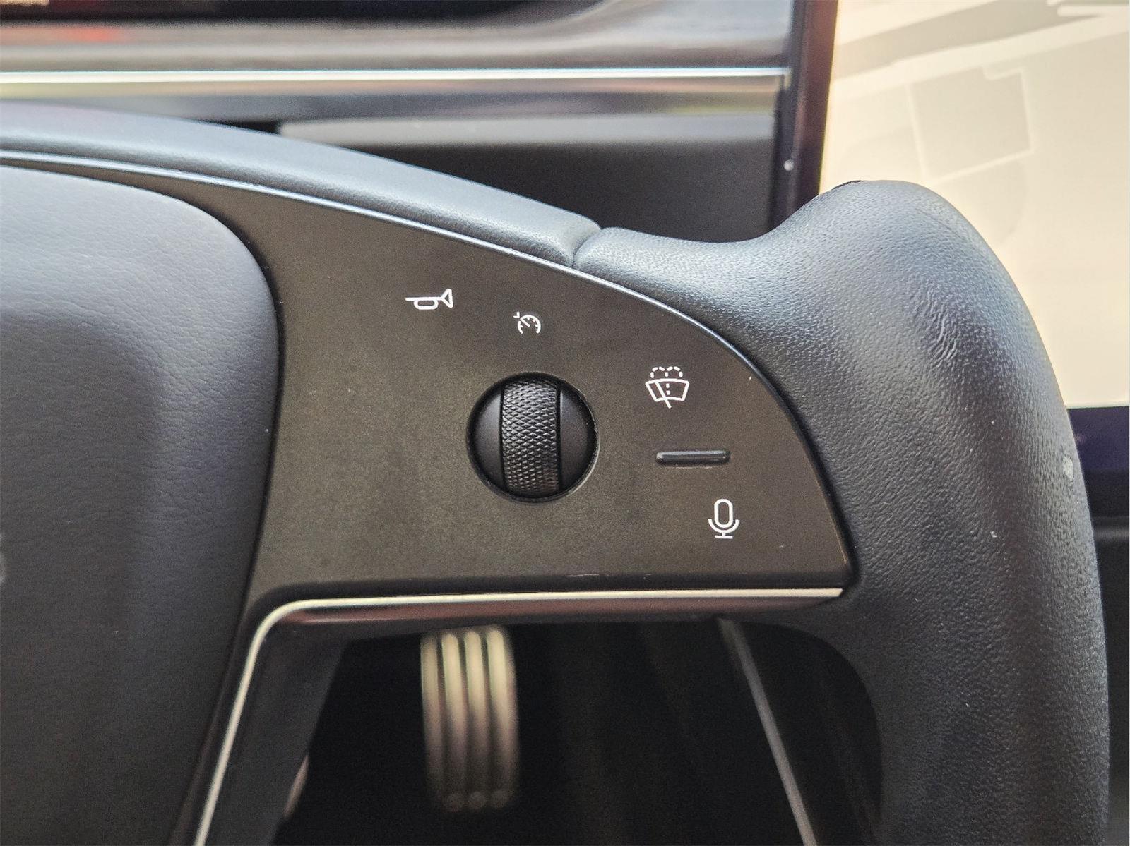 2022 Tesla Model X photo 31 of 35