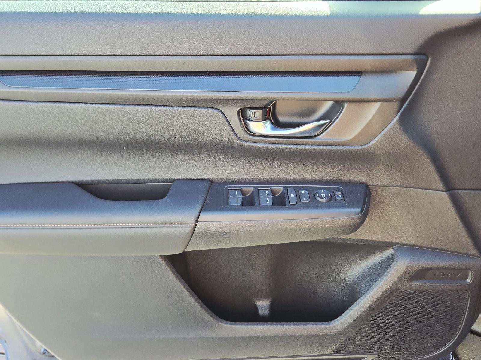 2025 Honda CR-V Hybrid photo 18 of 36