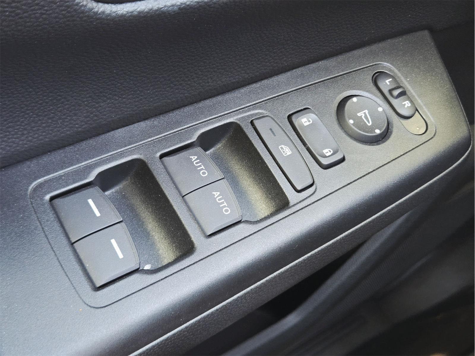 2025 Honda CR-V Hybrid photo 34 of 36