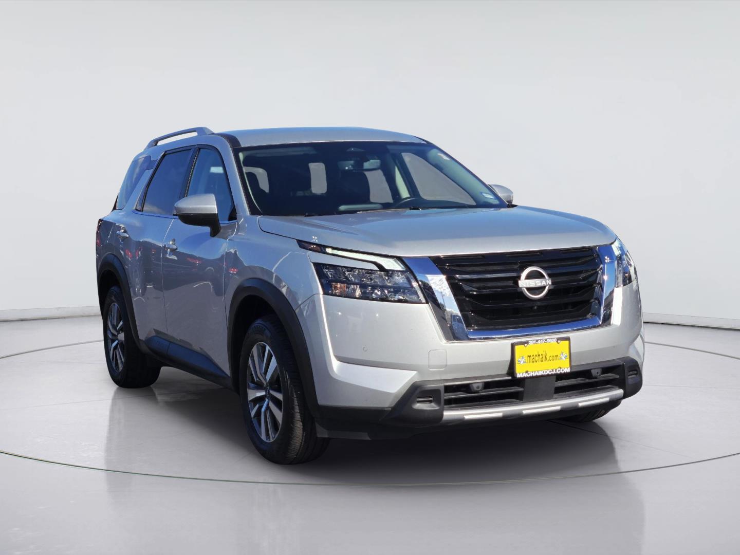 2025 Nissan Pathfinder photo 3 of 35