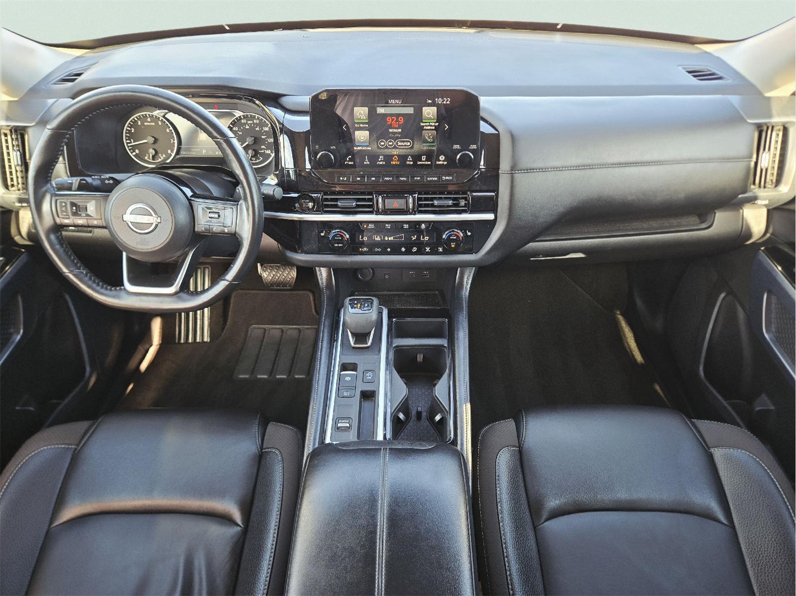 2025 Nissan Pathfinder photo 11 of 35