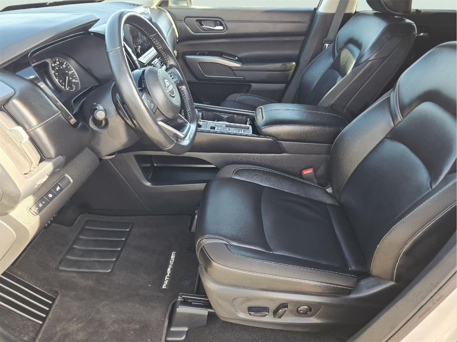 2025 Nissan Pathfinder photo 13 of 35