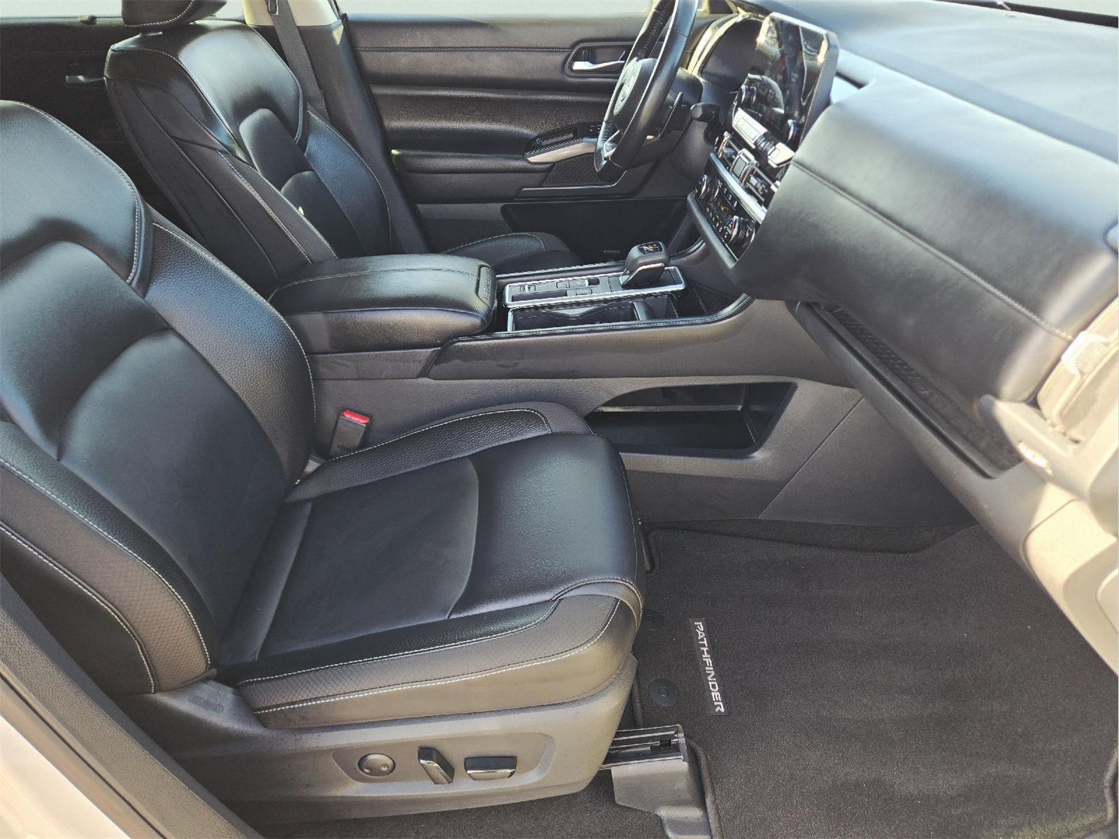 2025 Nissan Pathfinder photo 15 of 35
