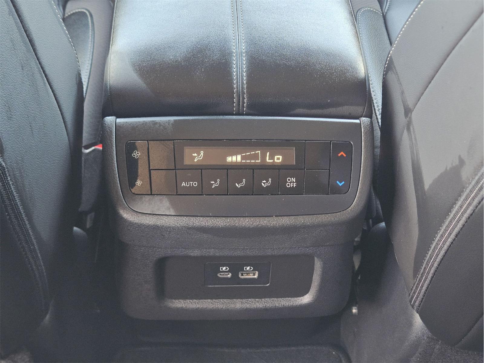 2025 Nissan Pathfinder photo 19 of 35