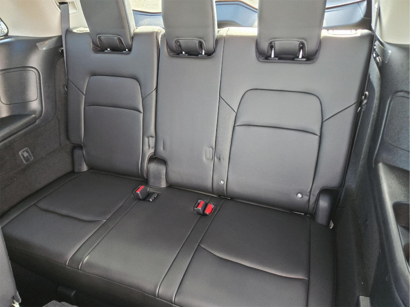 2025 Nissan Pathfinder photo 20 of 35