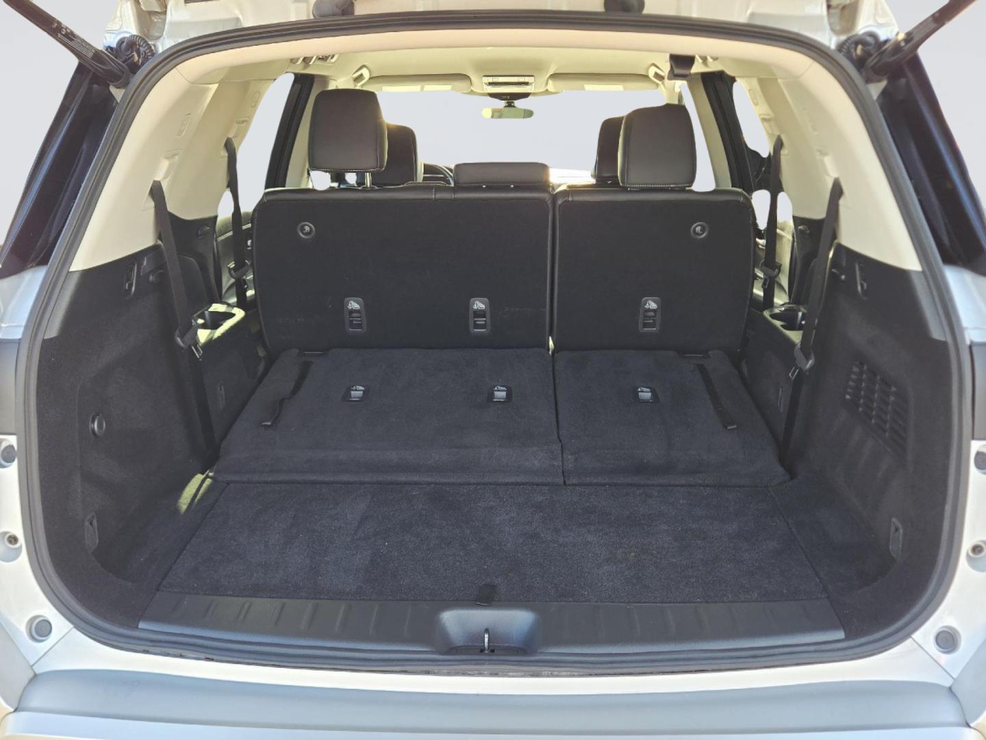 2025 Nissan Pathfinder photo 21 of 35