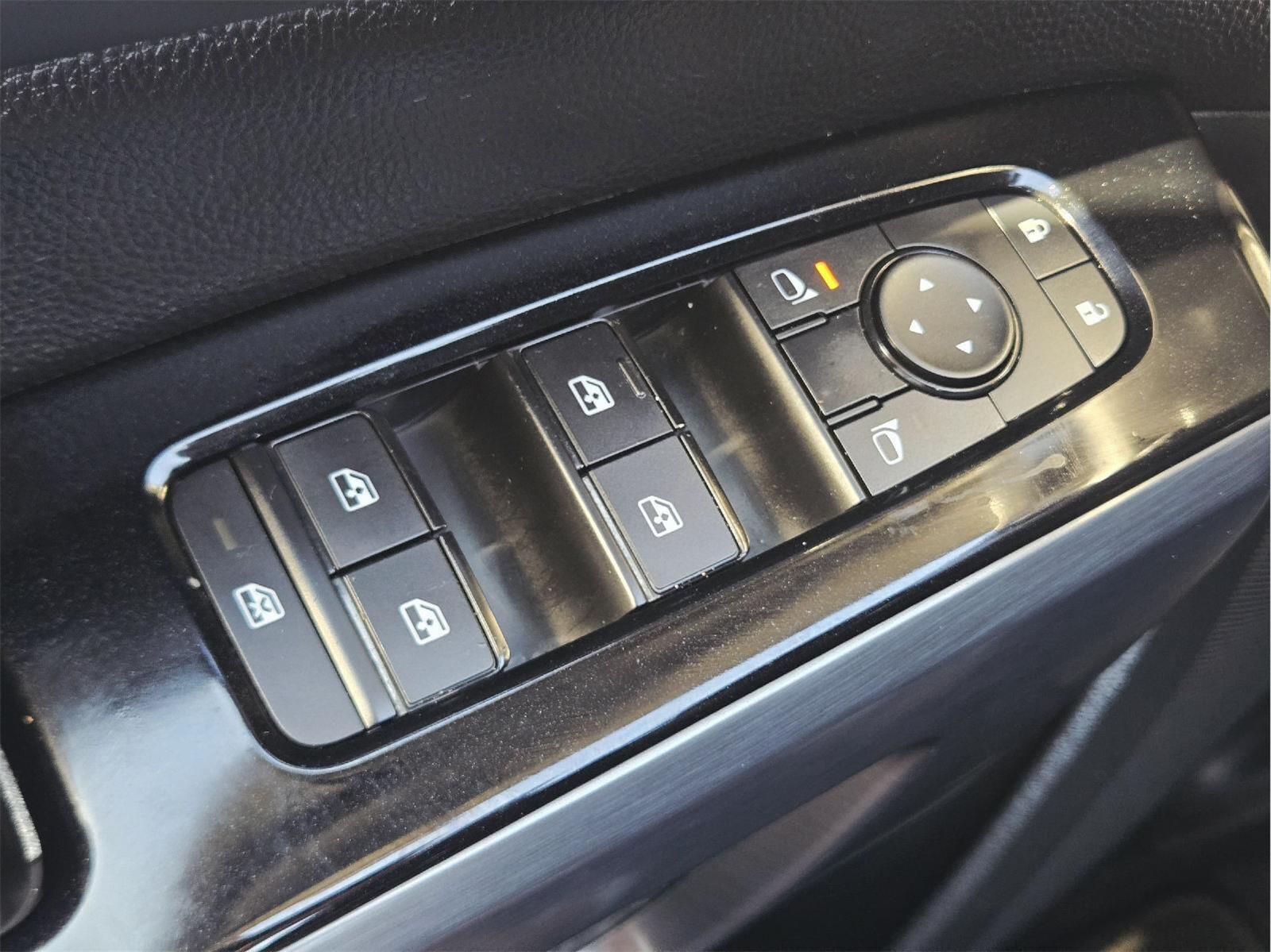 2025 Nissan Pathfinder photo 33 of 35