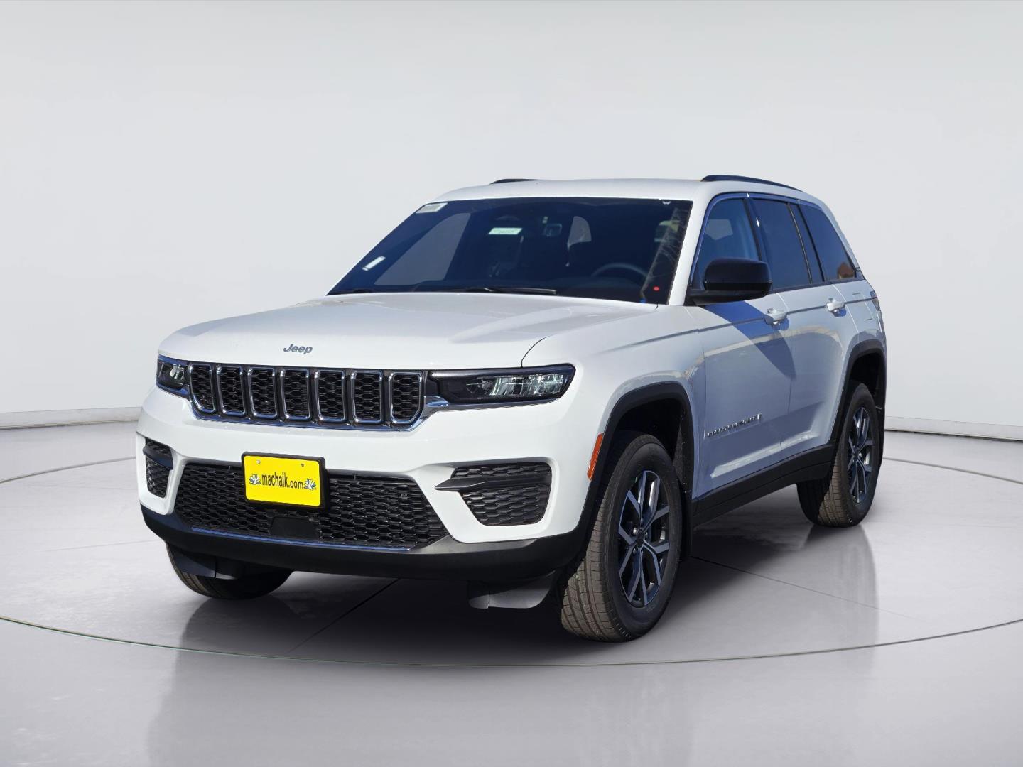 Bright White Clearcoat 2027 Jeep Grand Cherokee SUV / Crossover 4X2 8-Speed Automatic