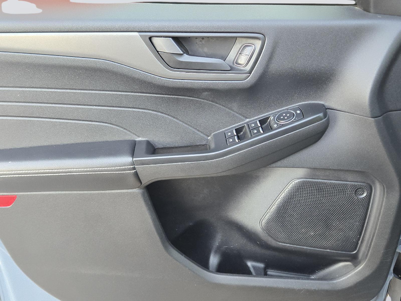 2025 Ford Escape photo 17 of 35