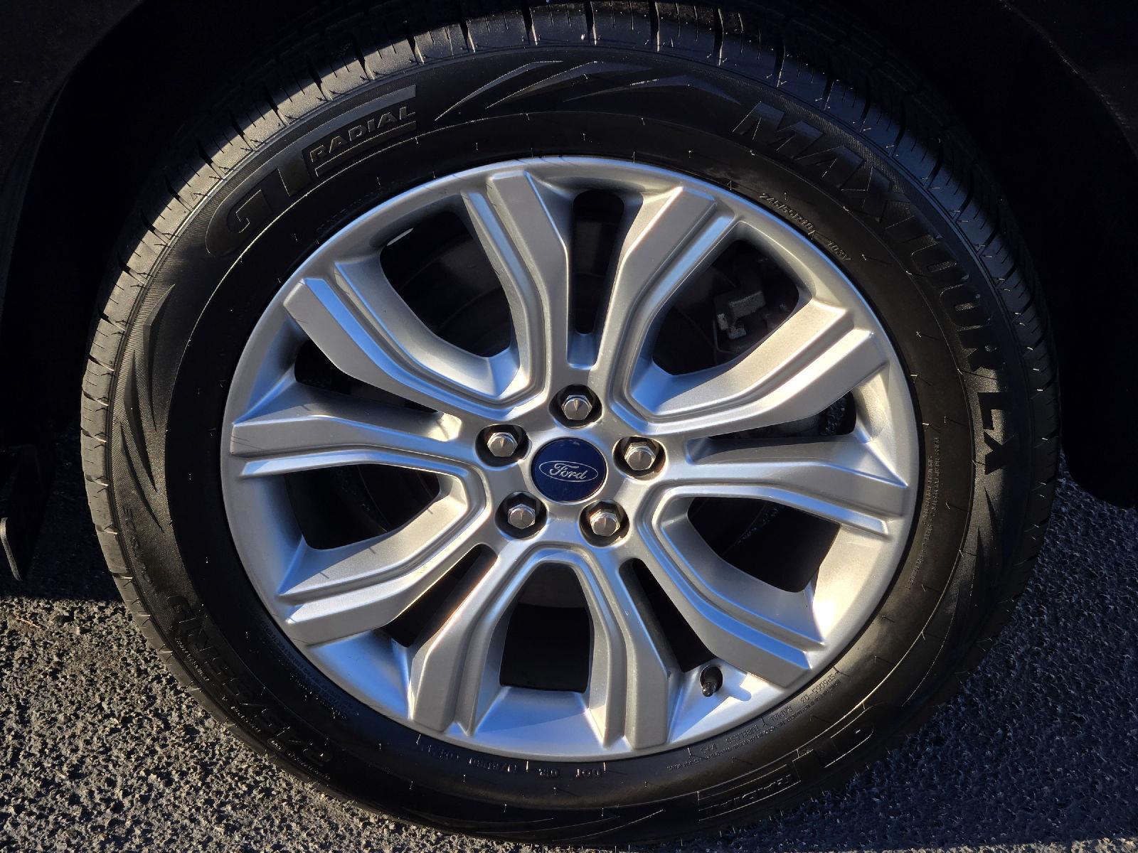 2022 Ford Edge photo 8 of 37
