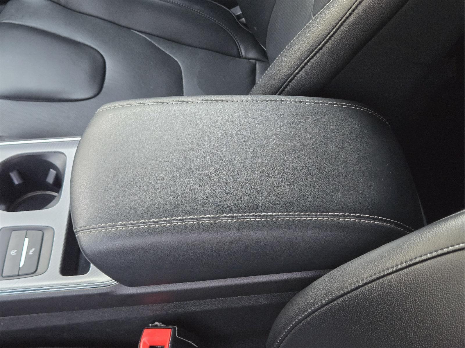 2022 Ford Edge photo 15 of 37