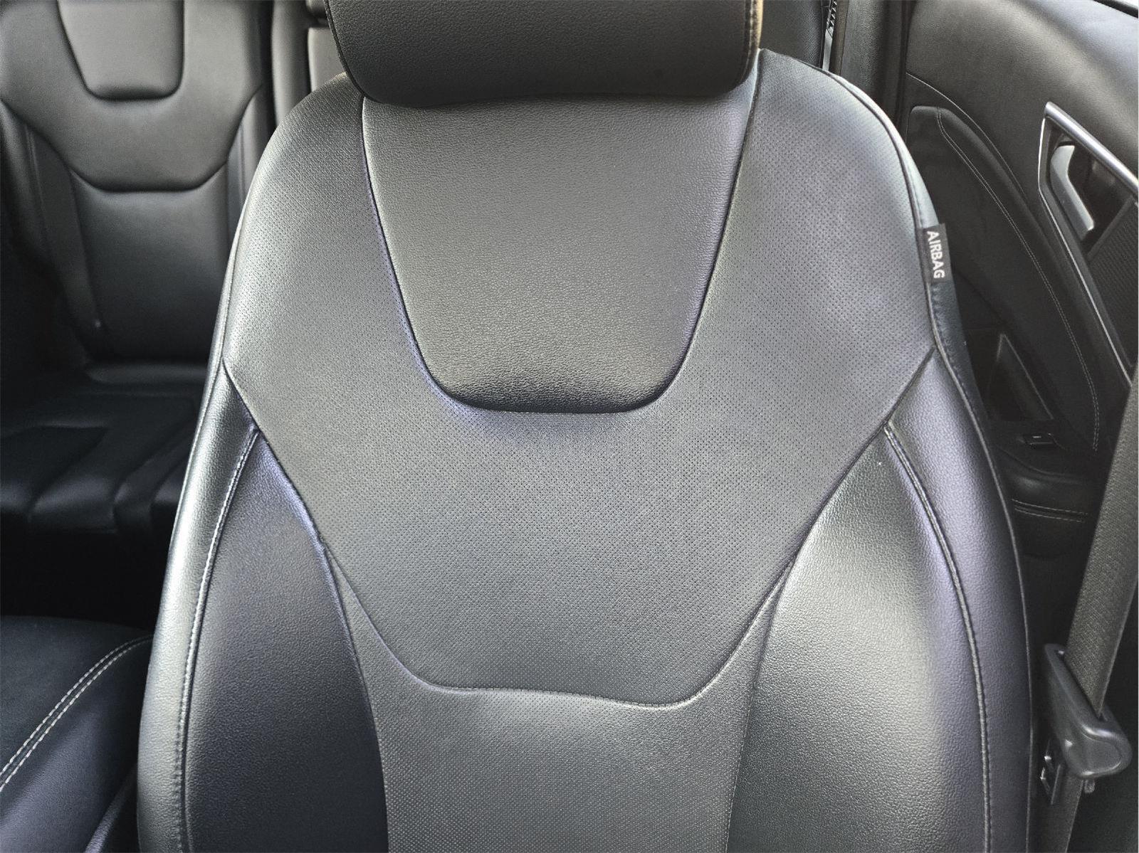 2022 Ford Edge photo 17 of 37