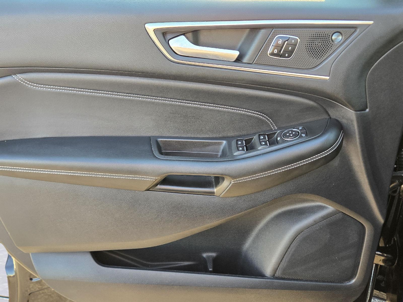 2022 Ford Edge photo 18 of 37