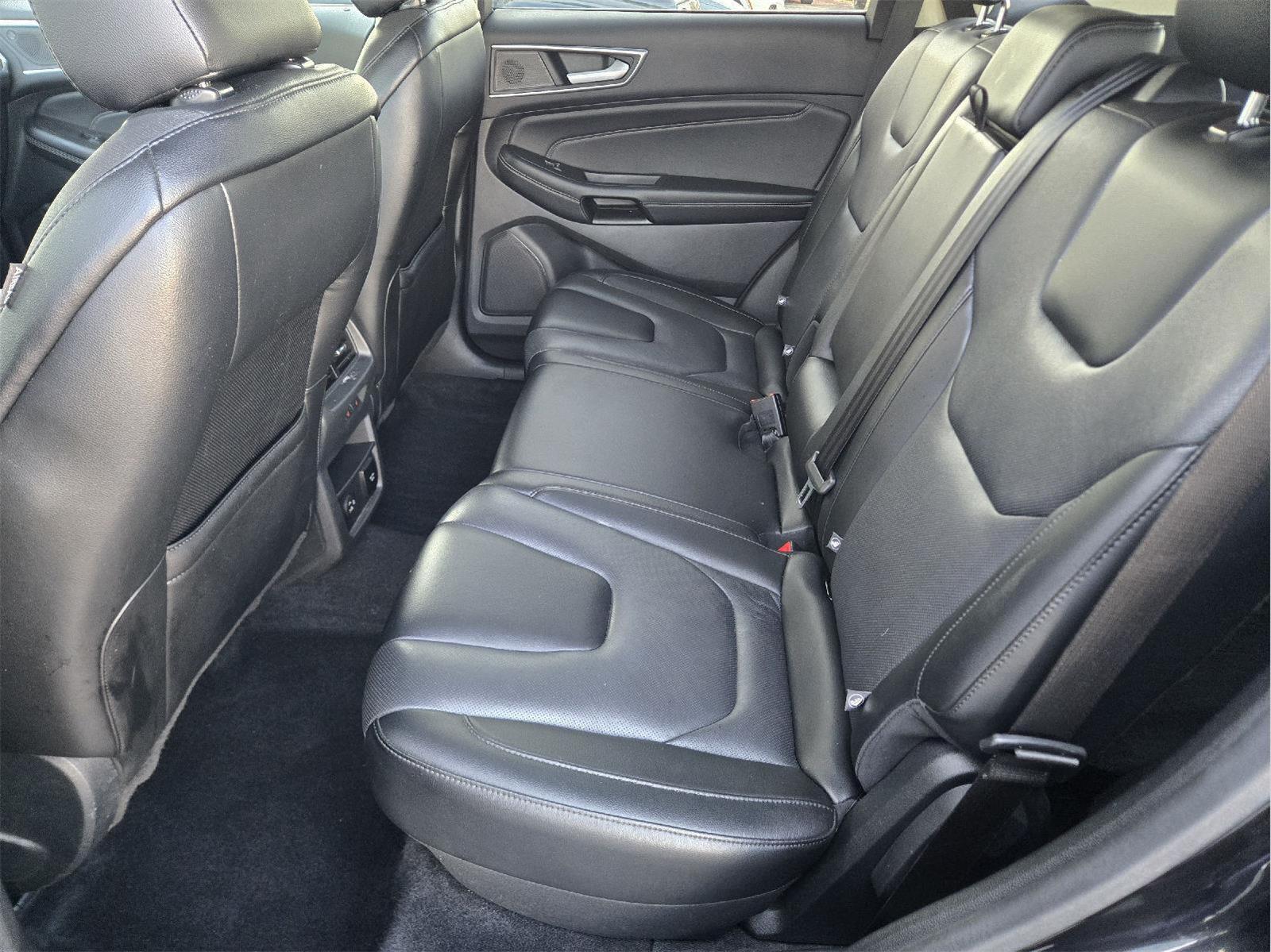 2022 Ford Edge photo 19 of 37