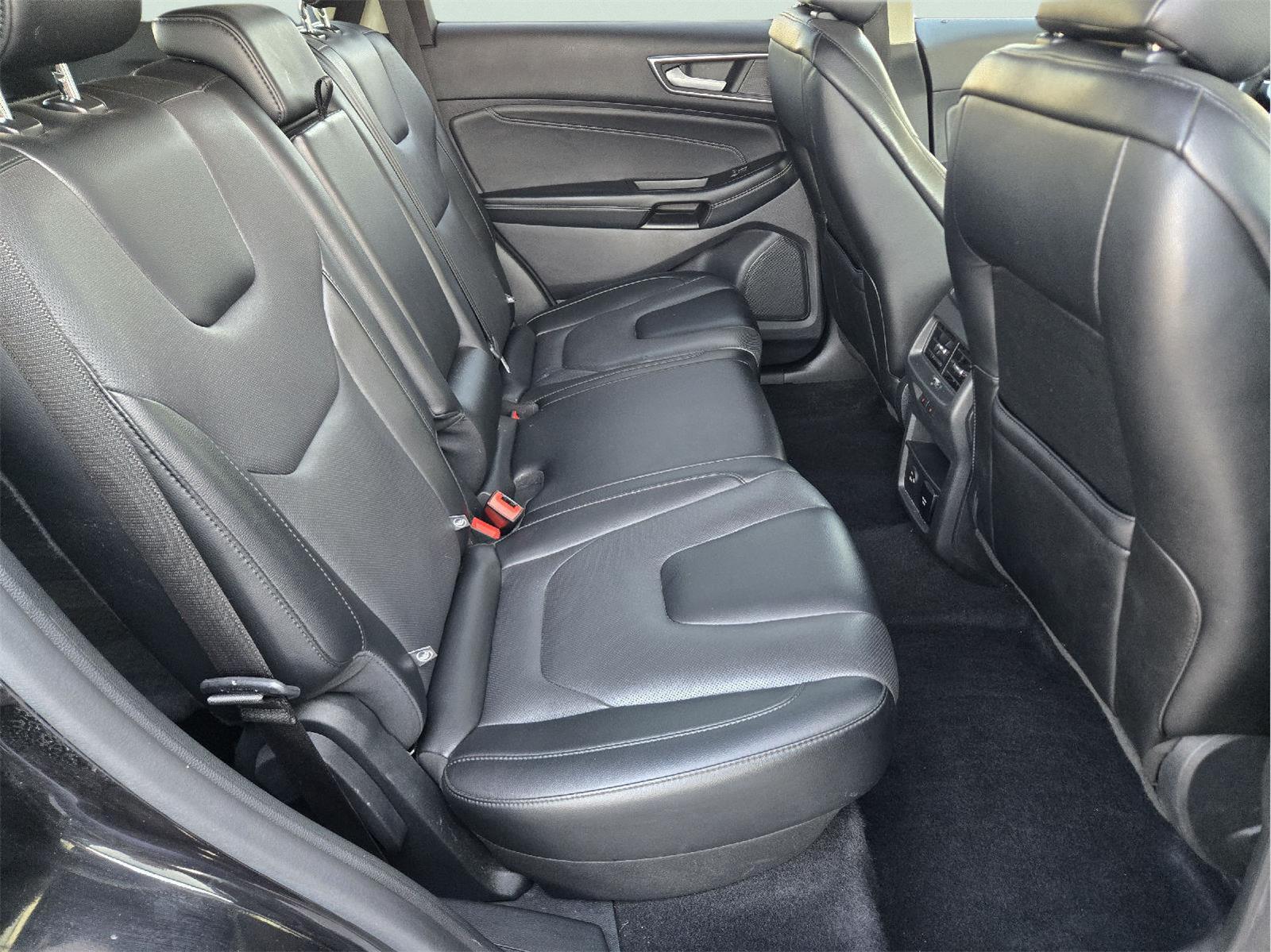 2022 Ford Edge photo 21 of 37