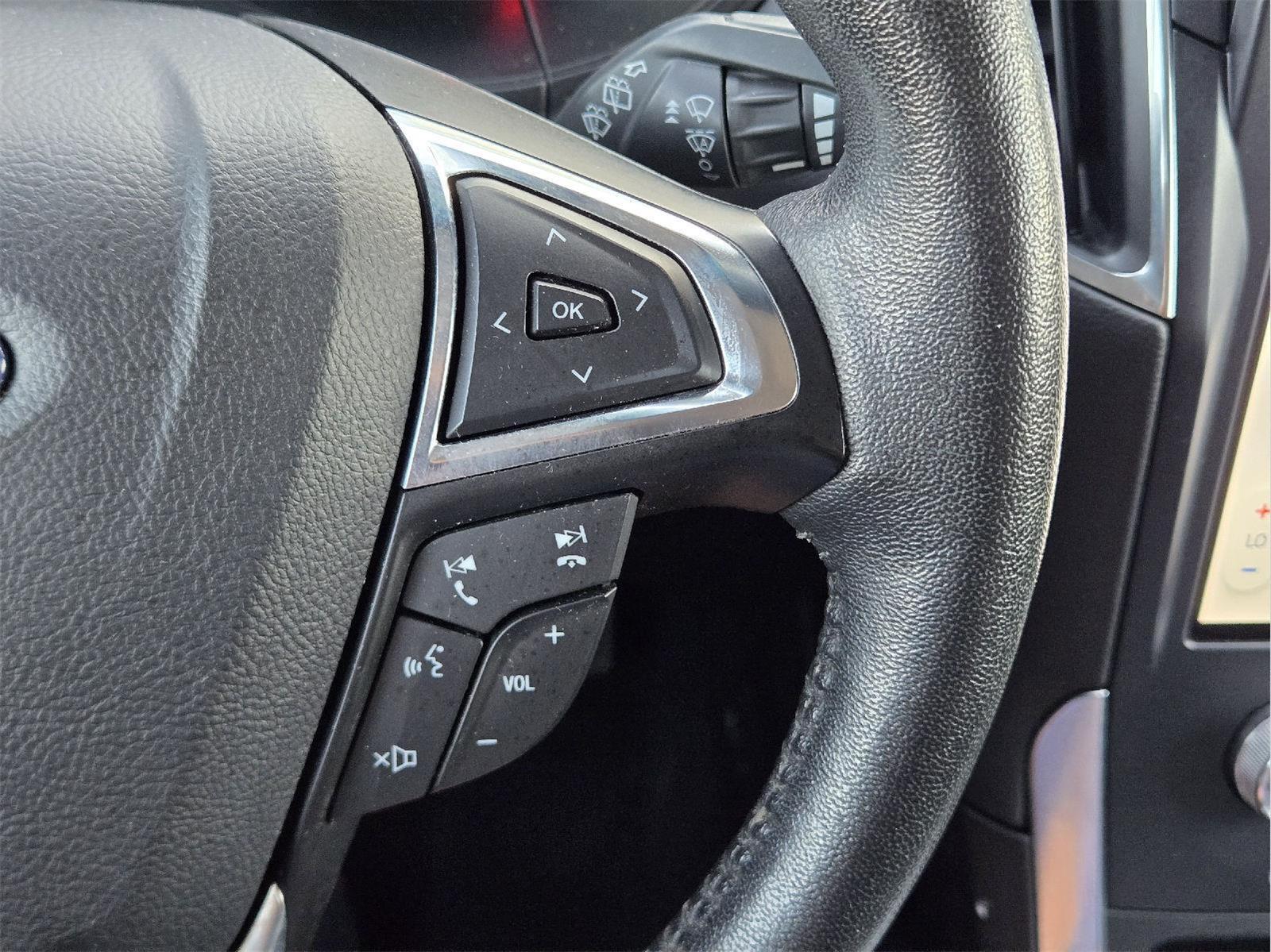 2022 Ford Edge photo 33 of 37