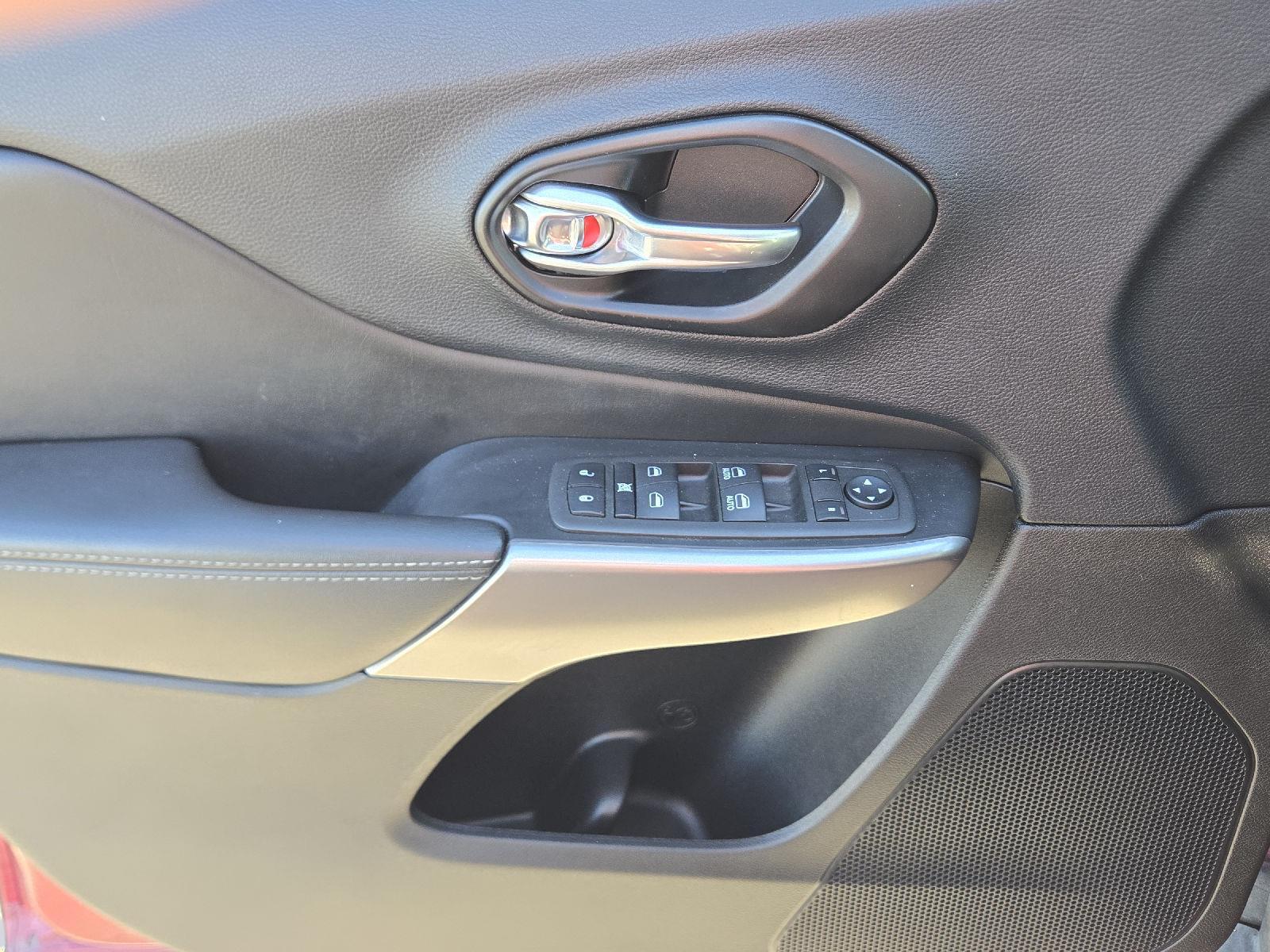 2022 Jeep Cherokee photo 17 of 35