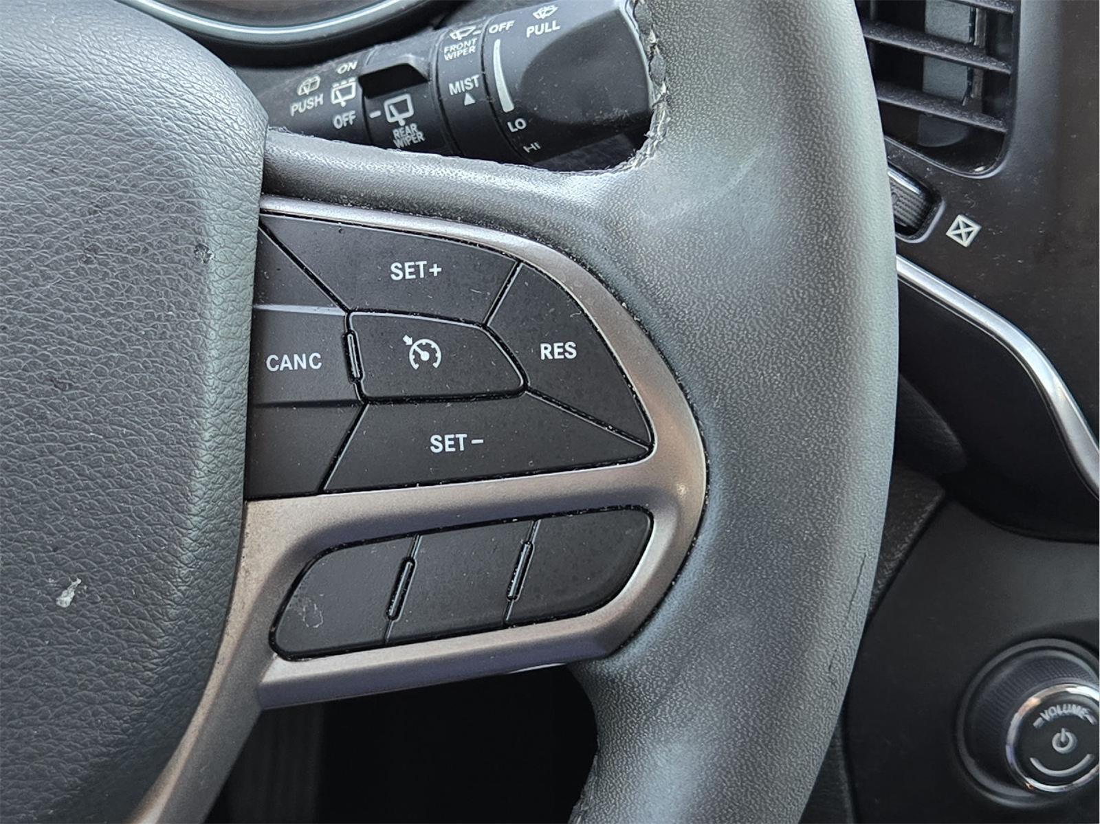 2022 Jeep Cherokee photo 31 of 35