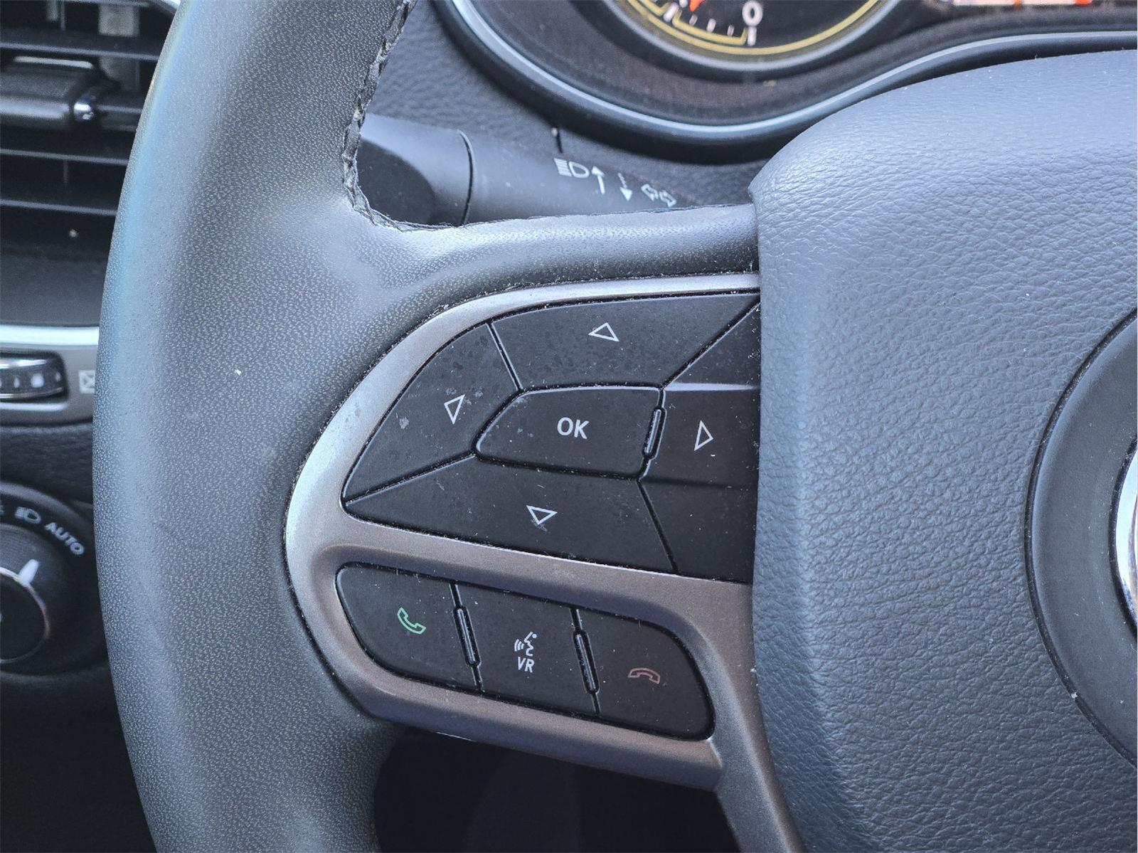 2022 Jeep Cherokee photo 32 of 35
