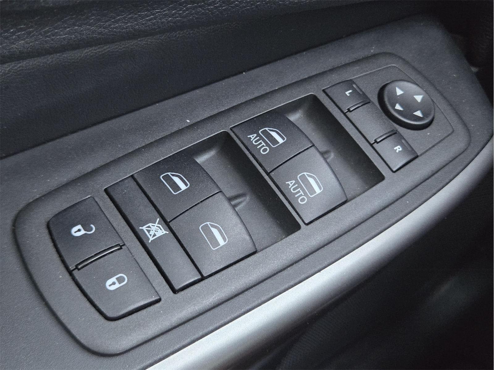 2022 Jeep Cherokee photo 33 of 35