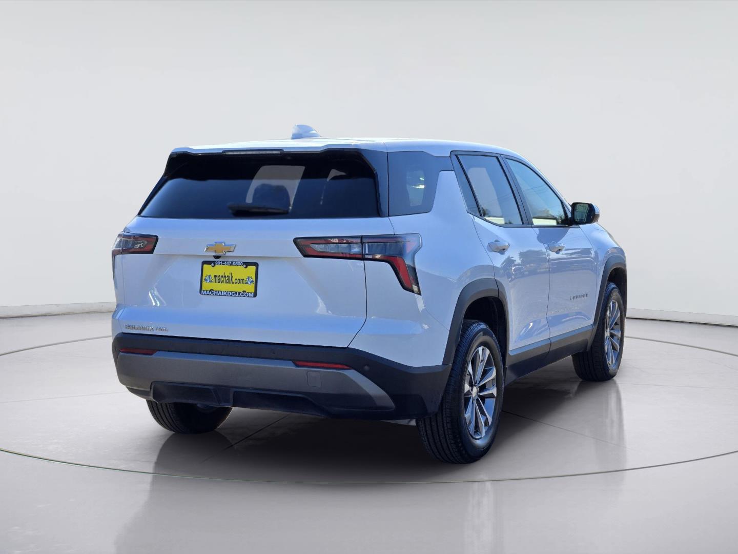 2025 Chevrolet Equinox photo 4 of 35