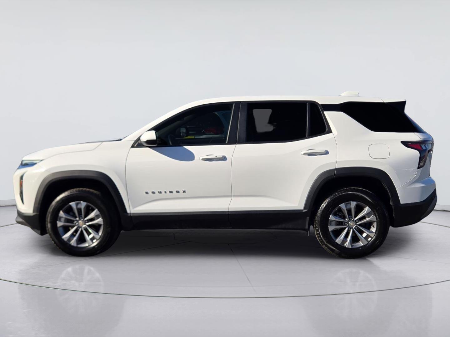 2025 Chevrolet Equinox photo 7 of 35