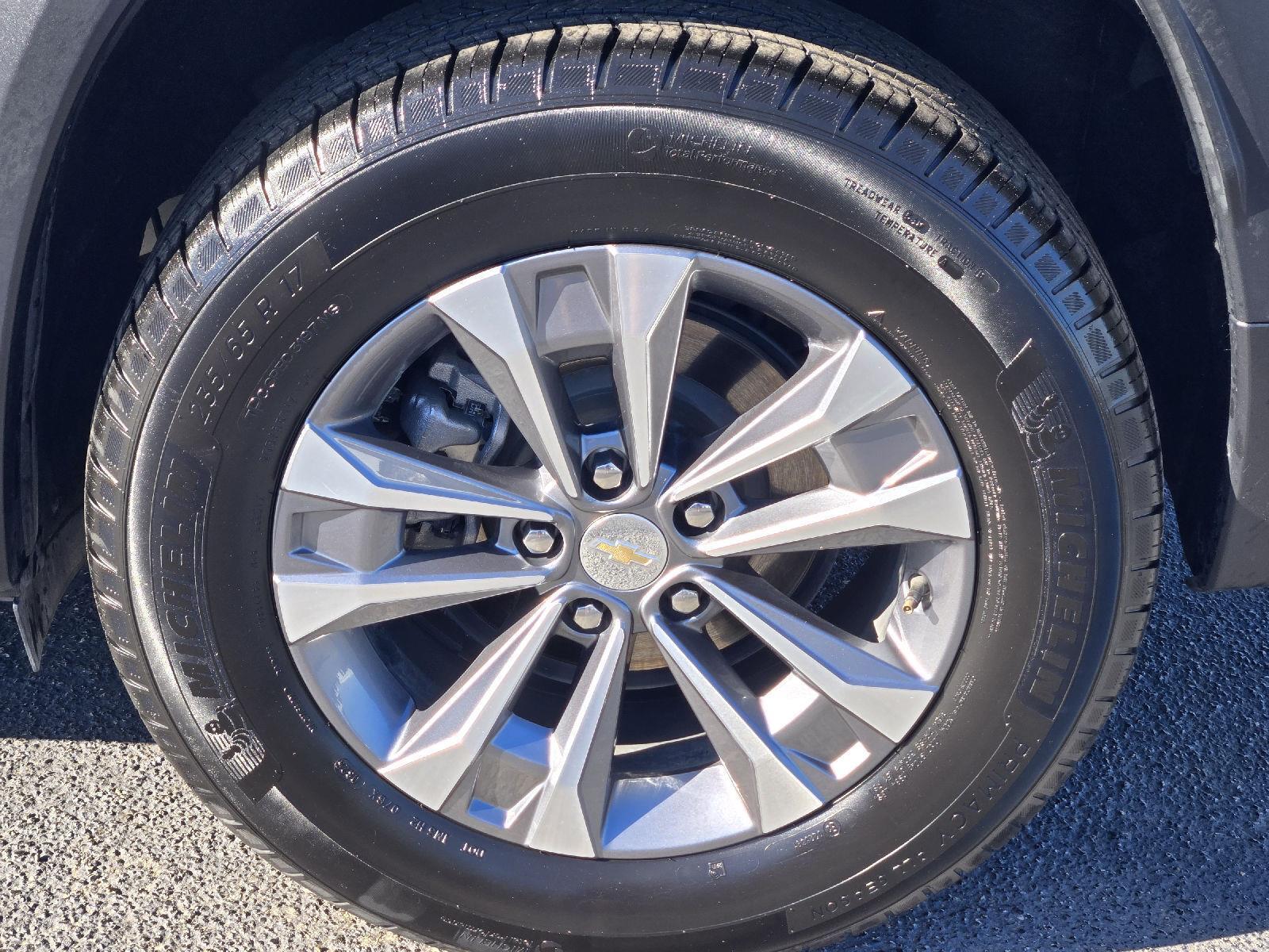 2025 Chevrolet Equinox photo 8 of 35
