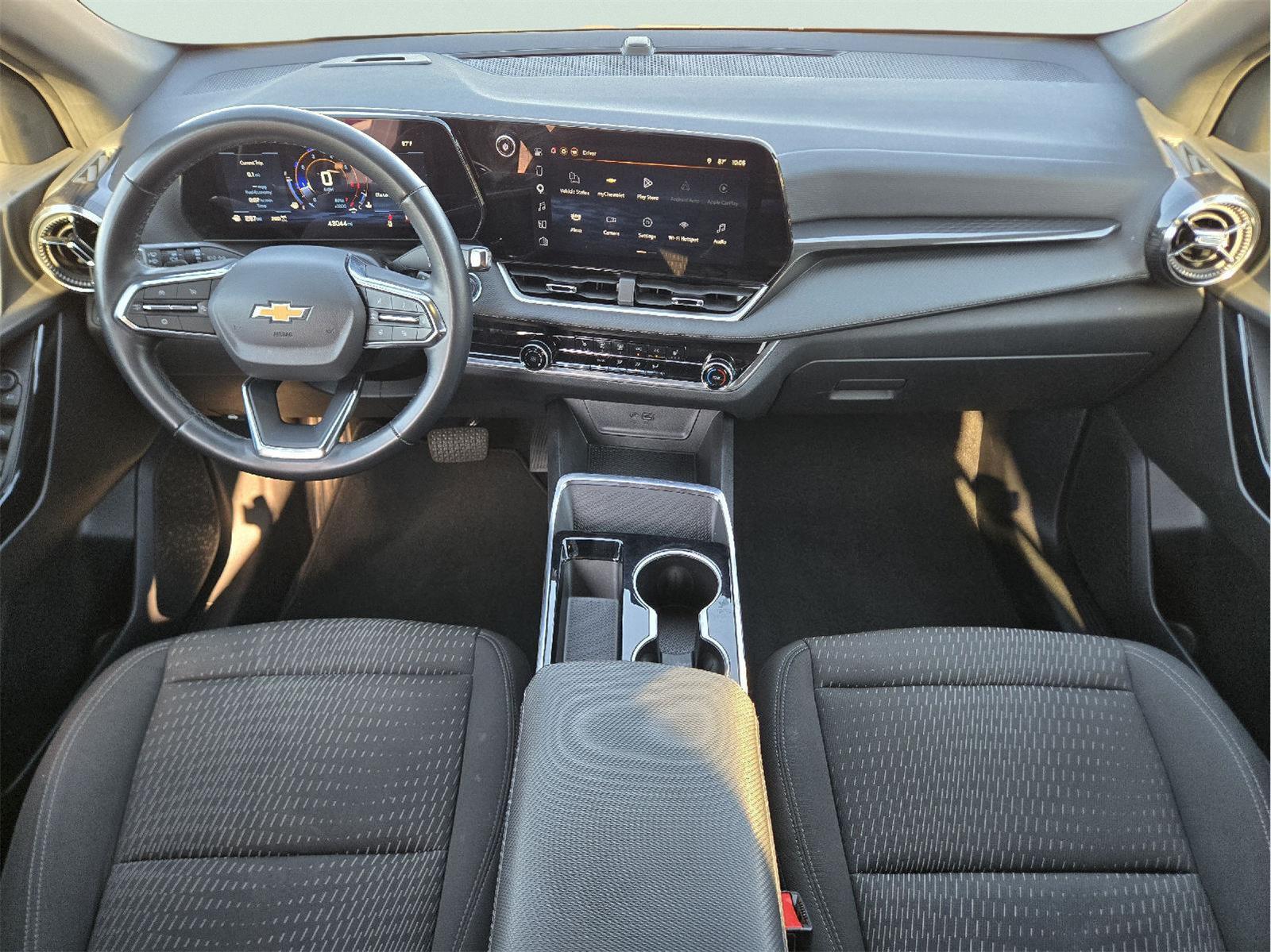 2025 Chevrolet Equinox photo 11 of 35