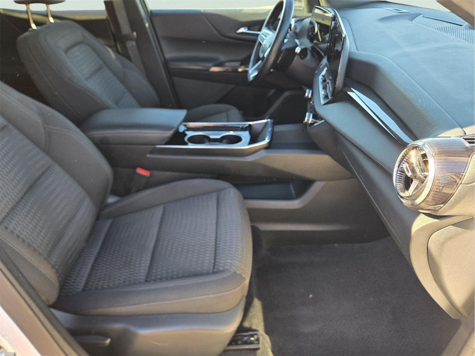 2025 Chevrolet Equinox photo 15 of 35