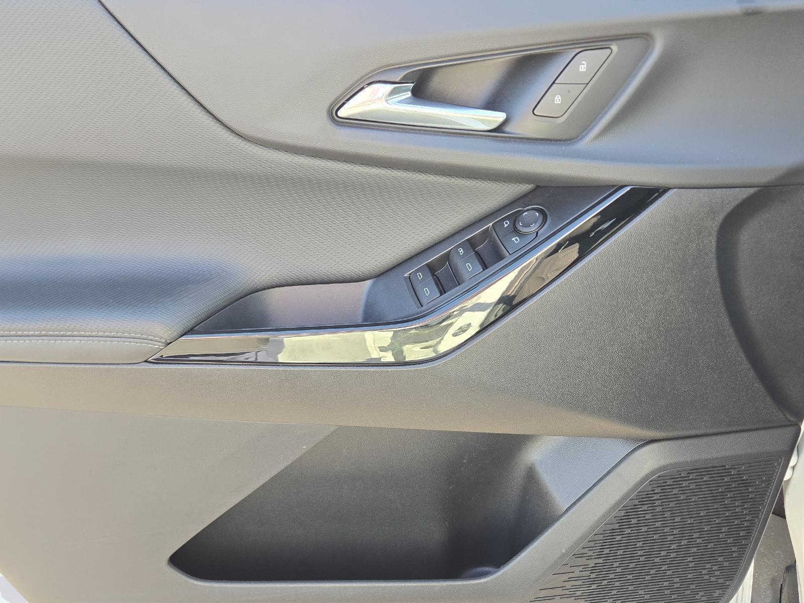 2025 Chevrolet Equinox photo 17 of 35