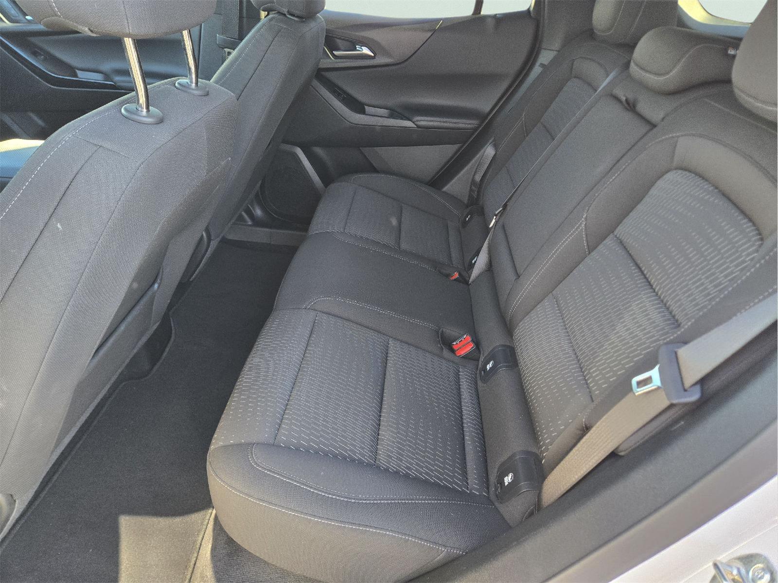 2025 Chevrolet Equinox photo 18 of 35