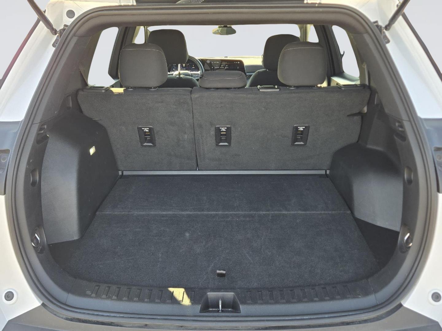 2025 Chevrolet Equinox photo 21 of 35