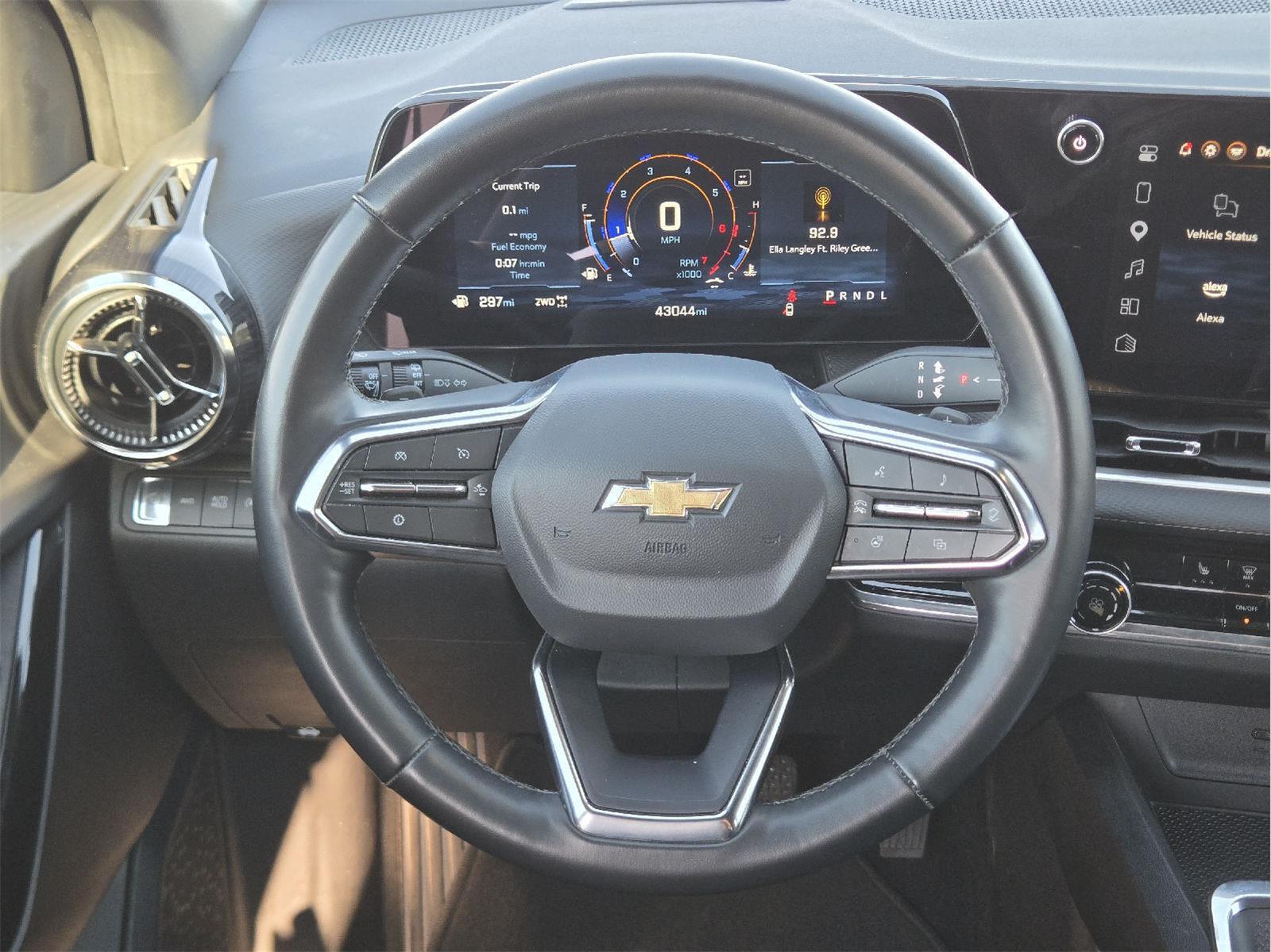 2025 Chevrolet Equinox photo 29 of 35