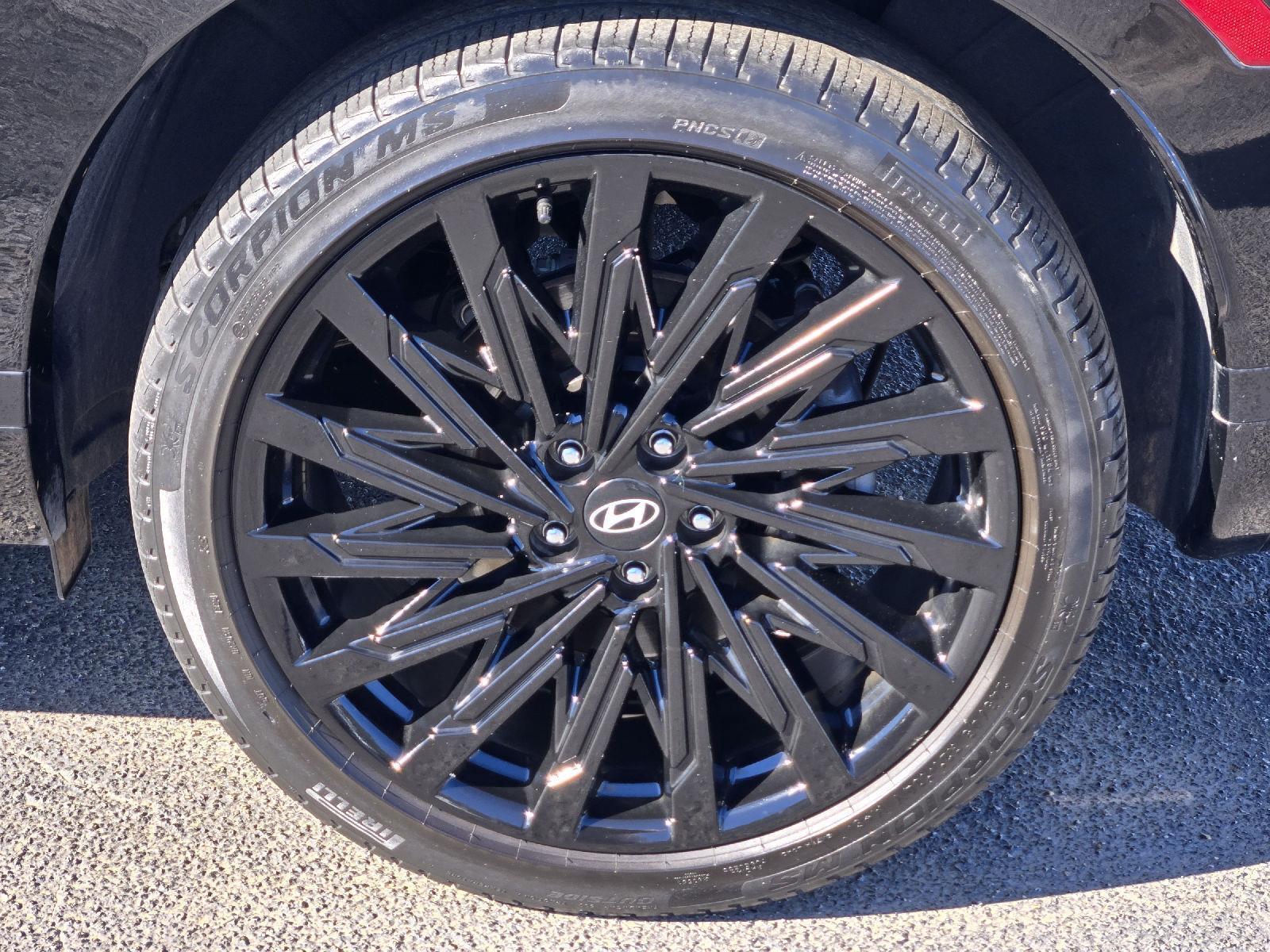 2024 Hyundai Santa Fe photo 8 of 35