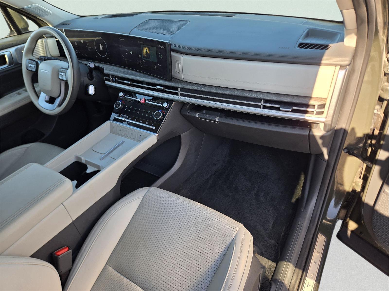 2024 Hyundai Santa Fe photo 11 of 35